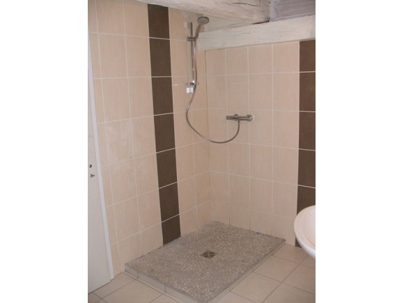 Carrelage beige et chocolat