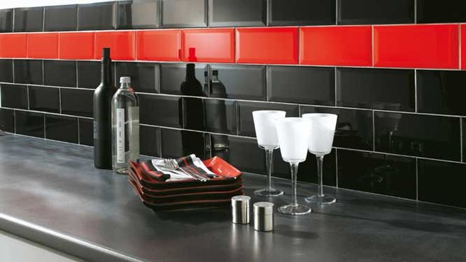 Credence carrelage metro rouge