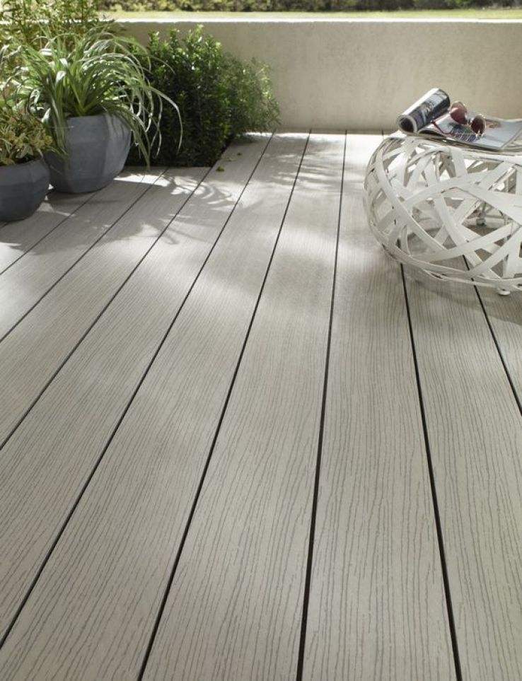 Terrasse carrelage imitation bois sur plot