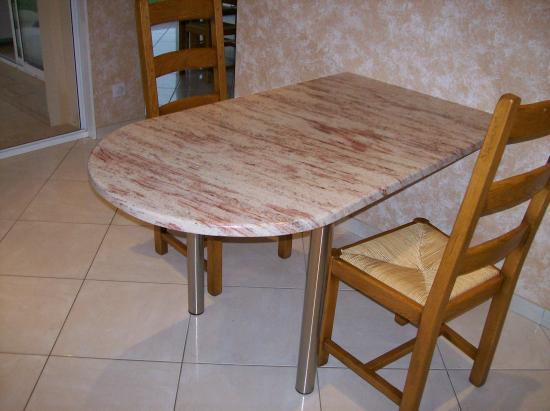 Table de cuisine en marbre