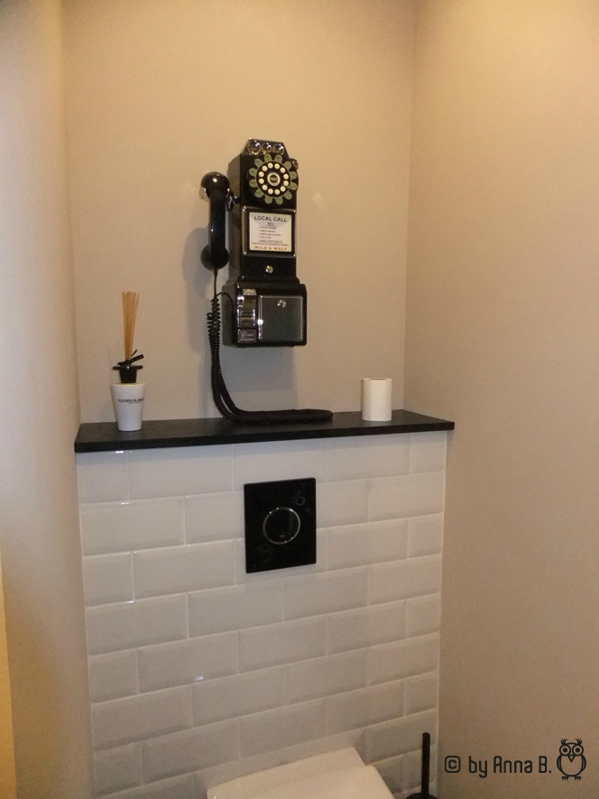 Carrelage metro toilette suspendu