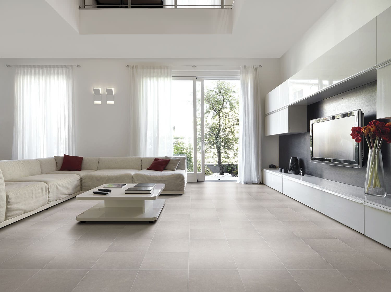 Carrelage blanc dans un salon