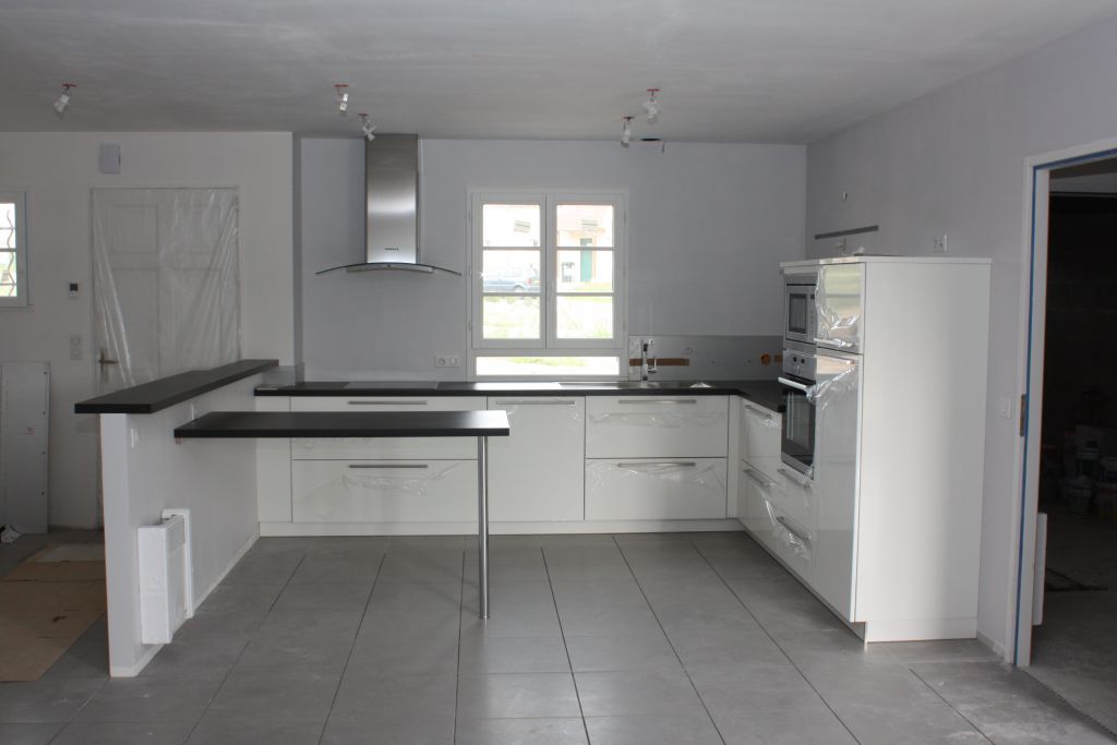 Carrelage gris foncé ou clair