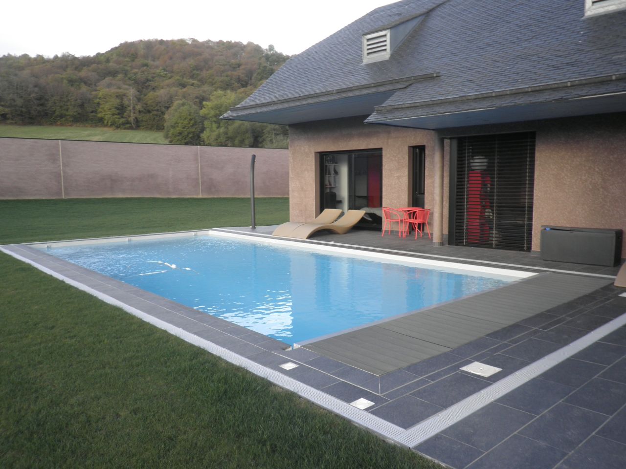 Carrelage gris anthracite piscine