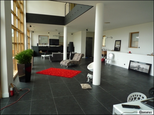 Gros carrelage gris