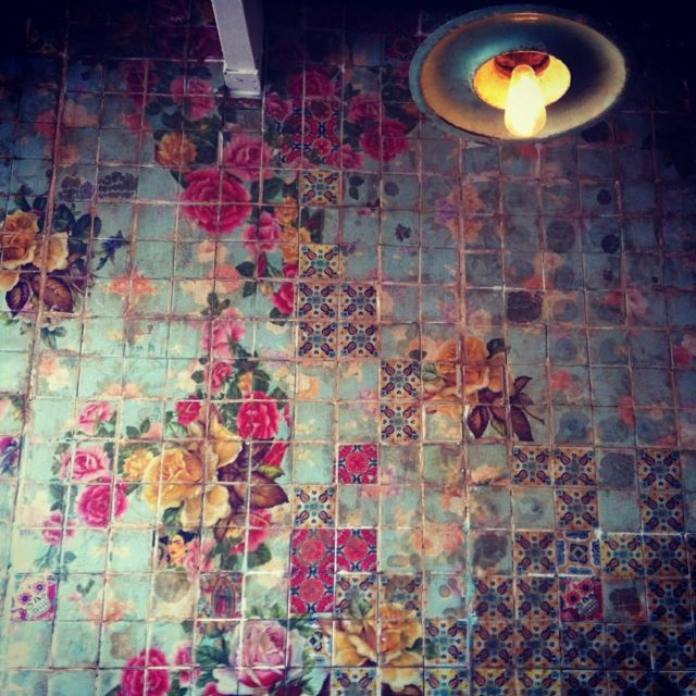 Carrelage ancien rose