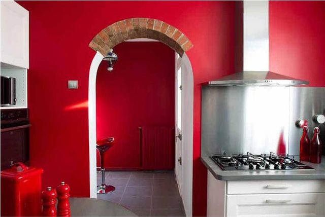 Modele de cuisine peinte en rouge