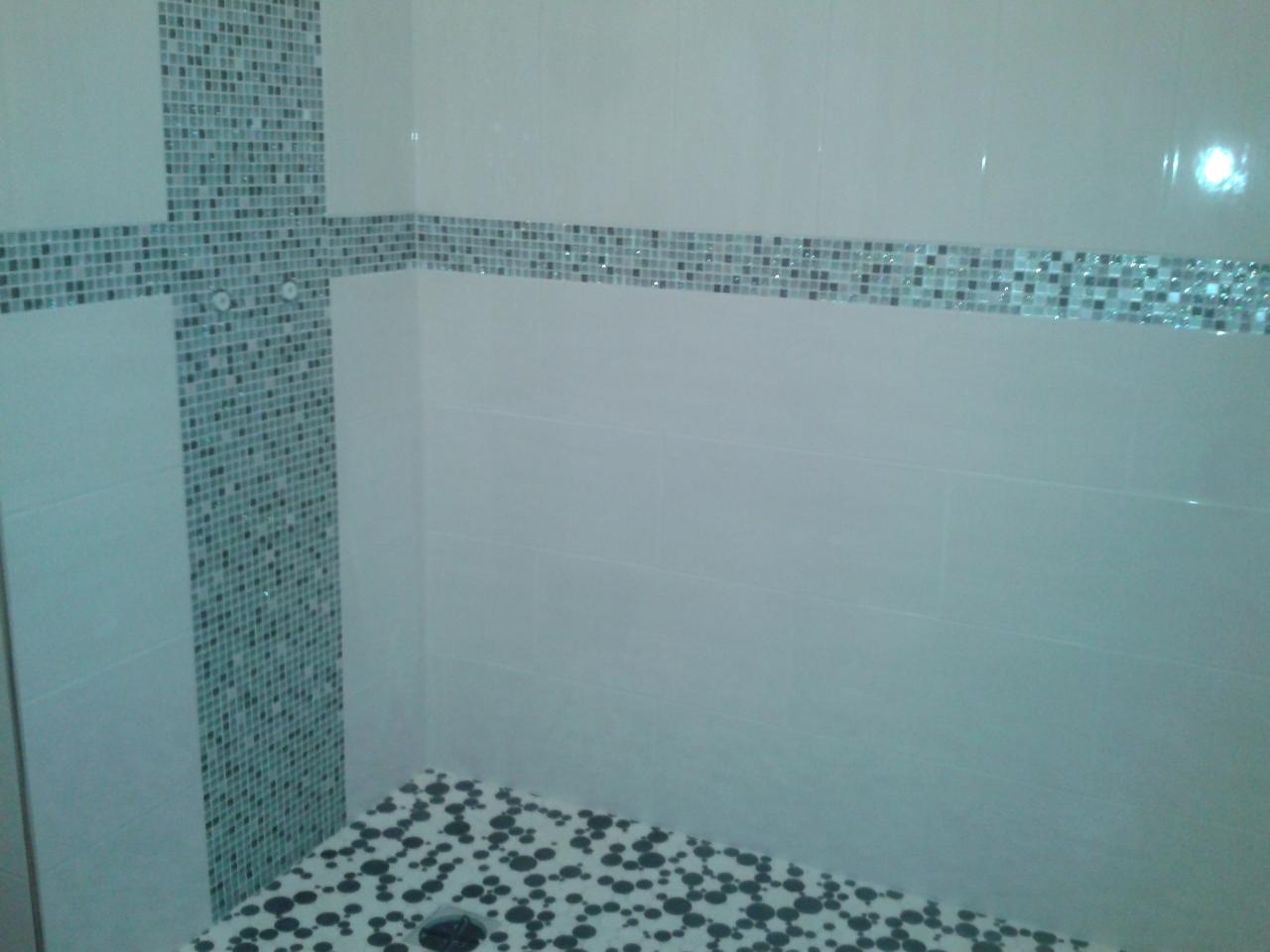 Pose carrelage mosaique douche italienne