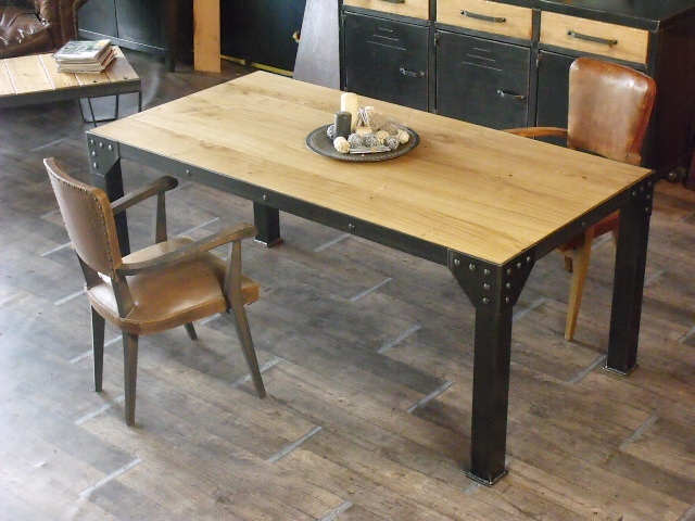 Table de cuisine acier et bois