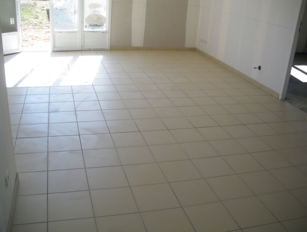 Carrelage beige mat