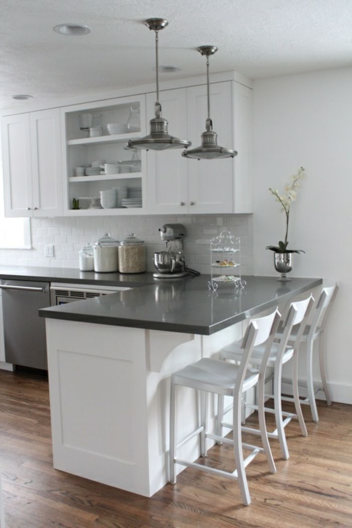 Petite cuisine moderne blanche