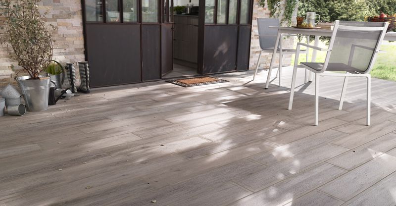 Carrelage gris chaud