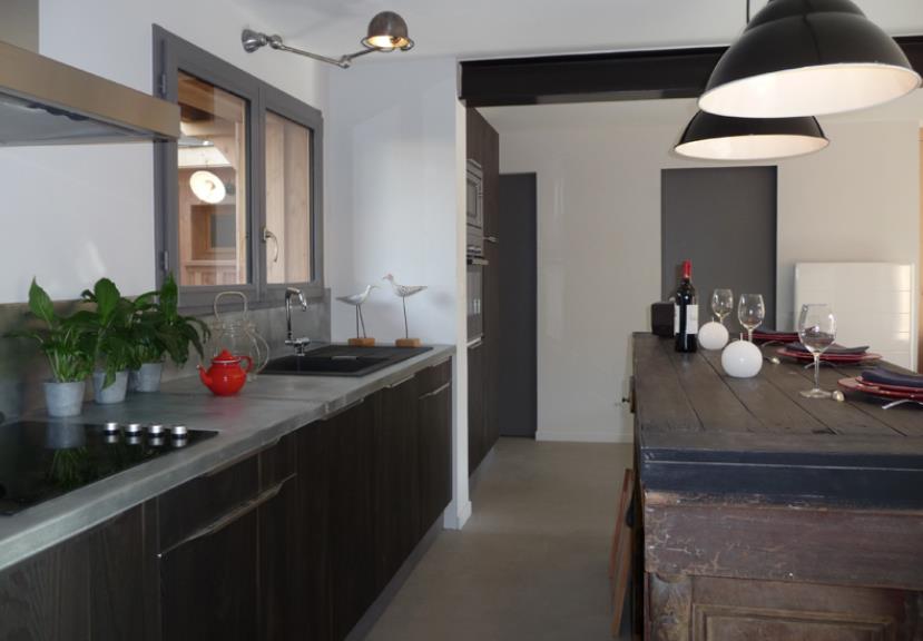 Photo de cuisine noir et gris