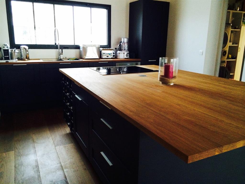 Cuisine noire plan travail bois