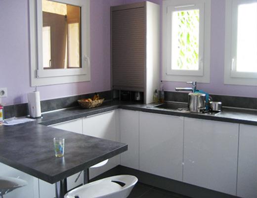 Petite cuisine moderne grise