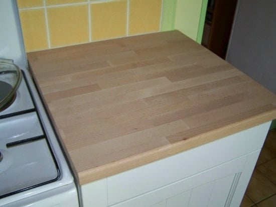 Recouvrir plan de travail cuisine en bois
