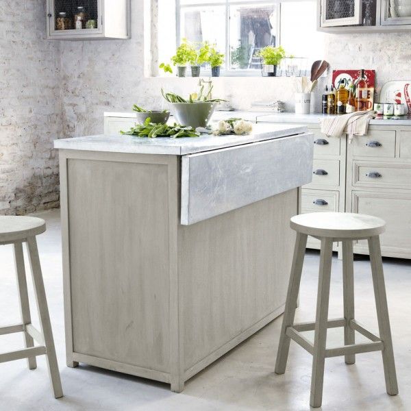 Petite cuisine ilot central table