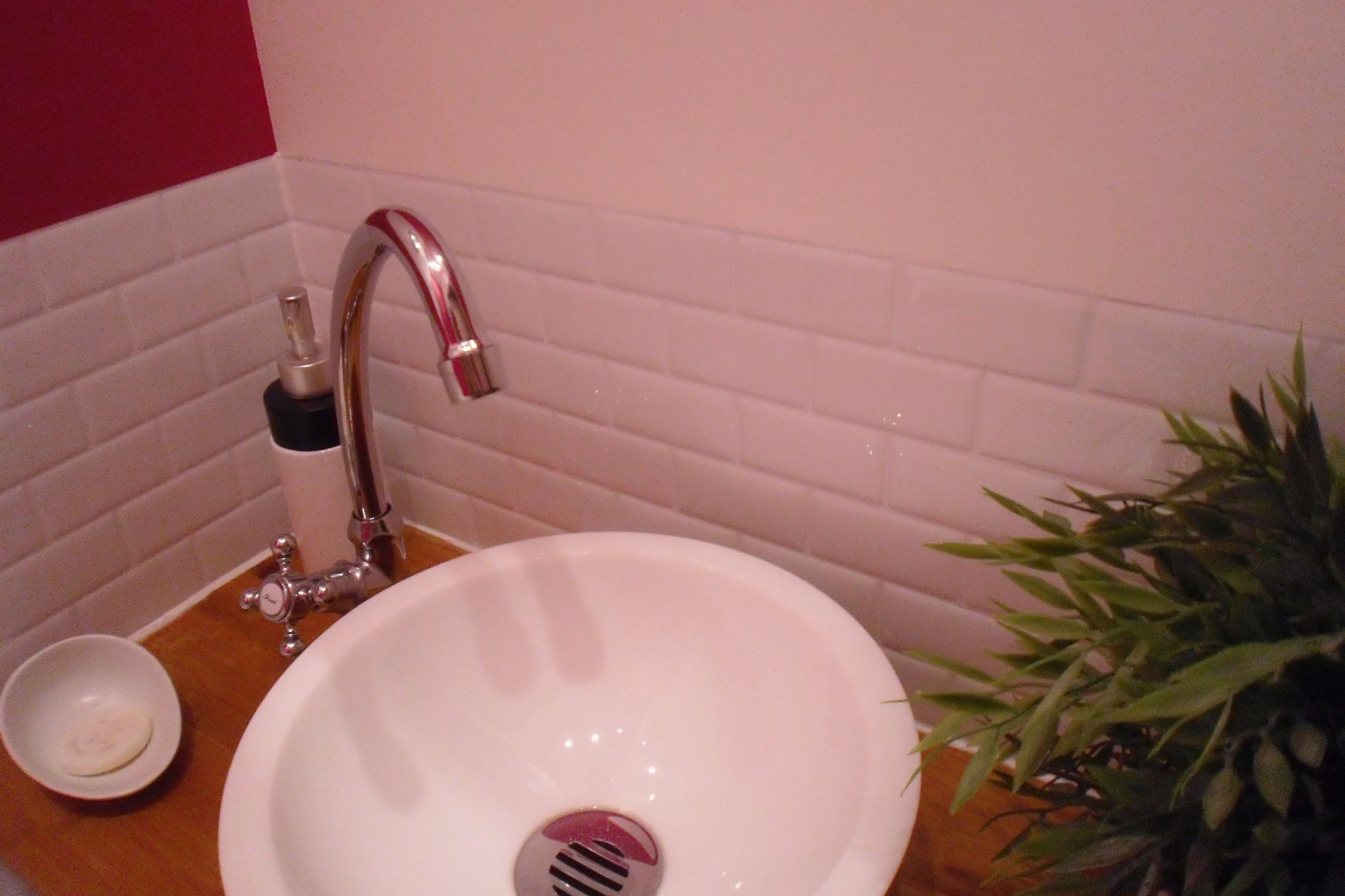 Carrelage-adhesif-salle-de-bain-smart-tiles-carreaux-mosaique