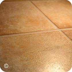 Carrelage ancien taché