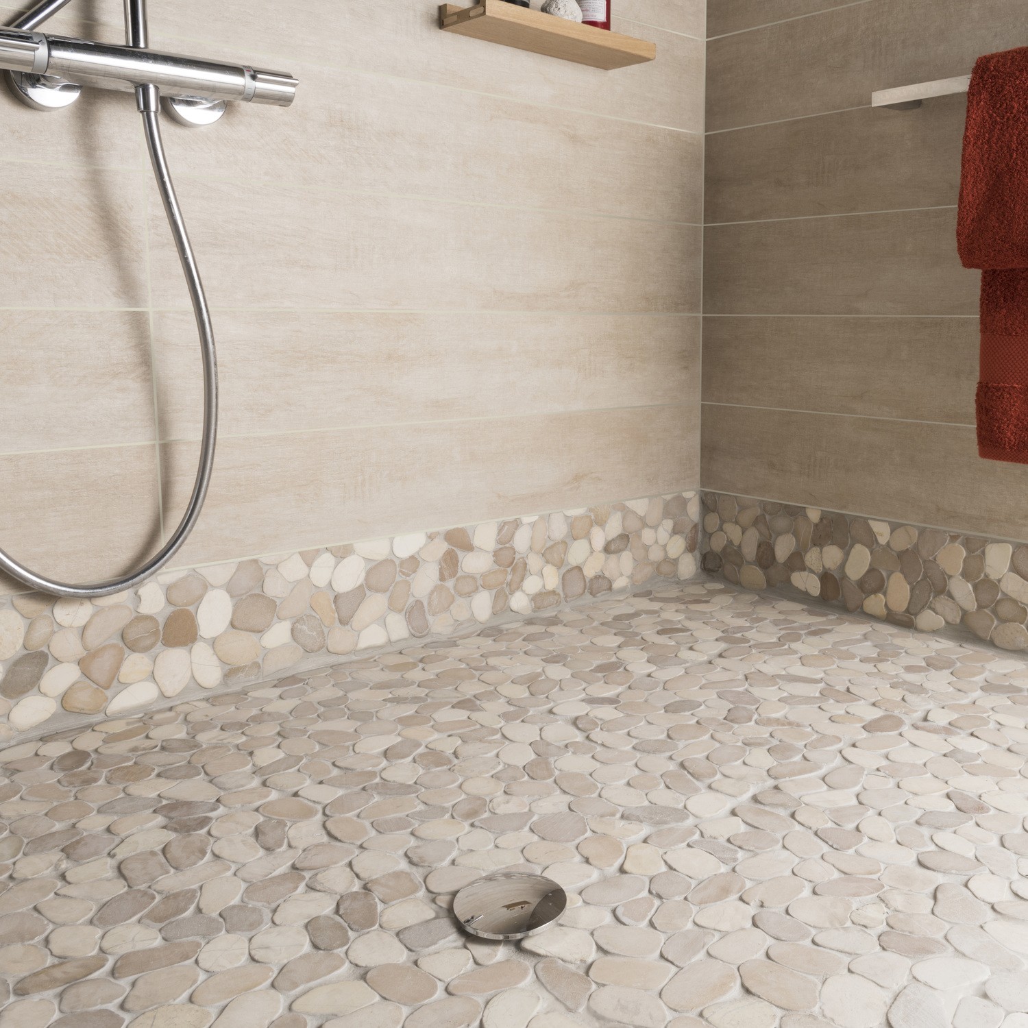 Carrelage beige douche