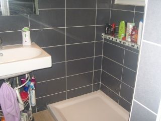 Carrelage salle de bain vert anis
