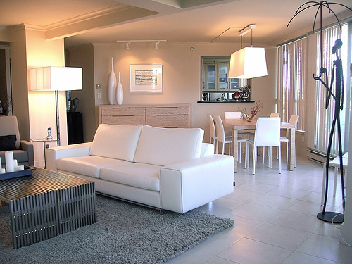 Carrelage gris et mur taupe