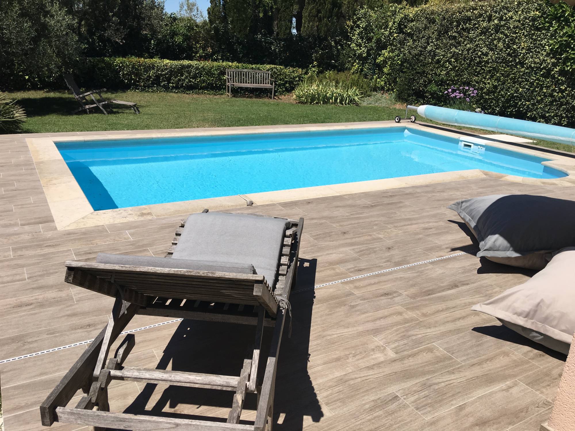 Carrelage aspect bois pour piscine