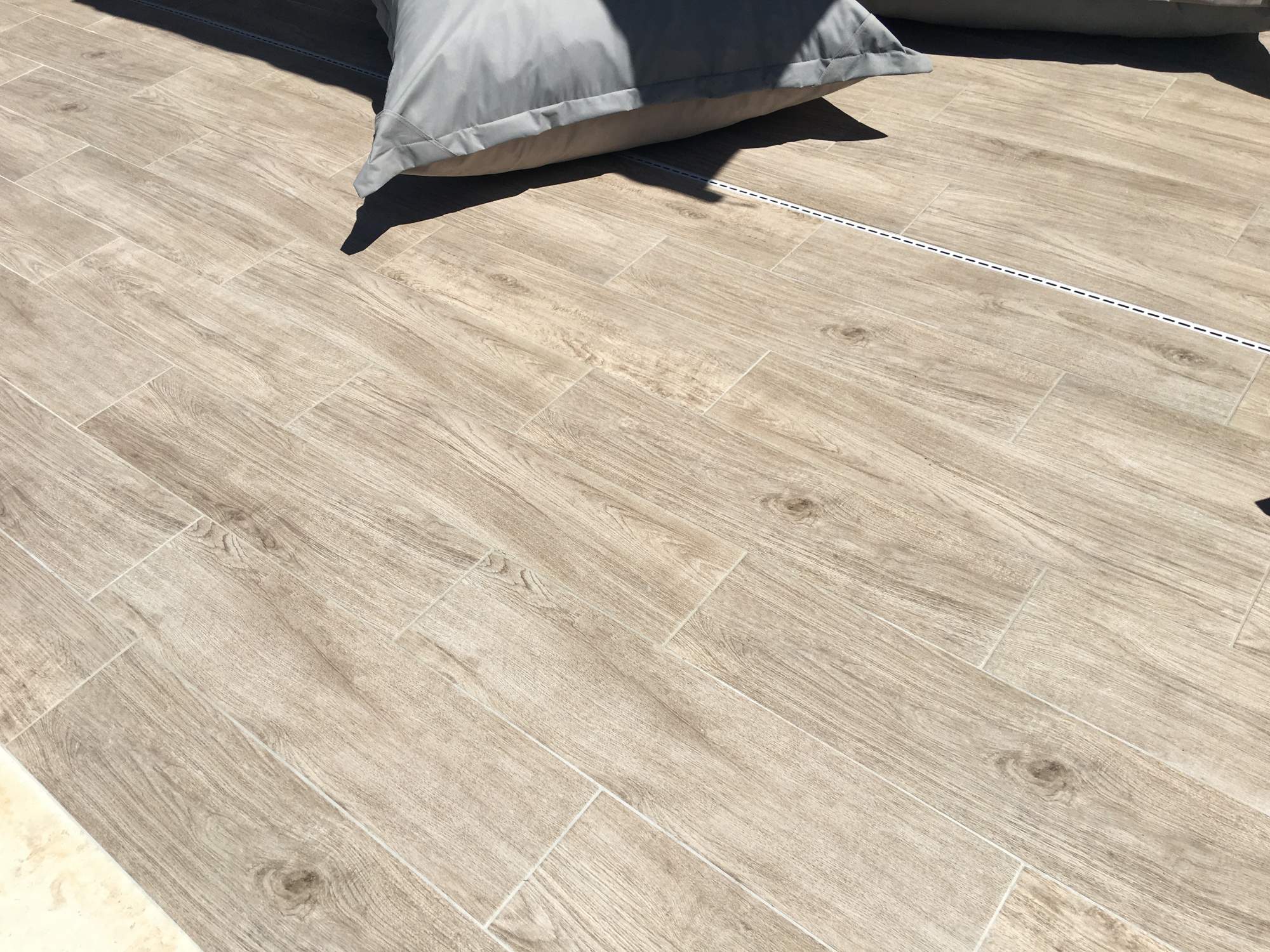 Carrelage imitation bois pour terrasse extérieure