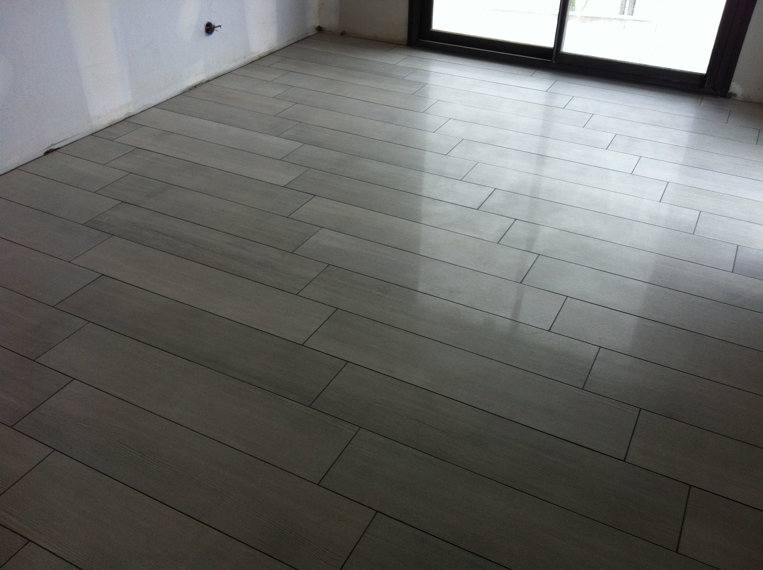 Carrelage finition bois