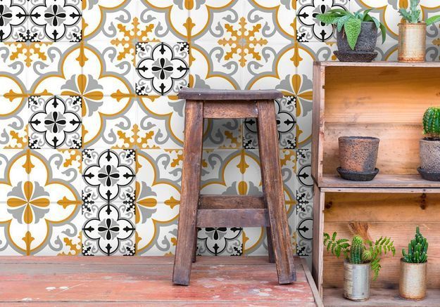 Carrelage adhesif around the wall