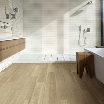 Carrelage imitation bois dans salle de bain