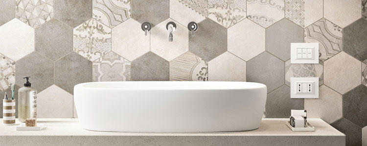 Carrelage hexagonal gris salle de bain