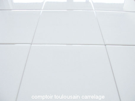 Carrelage blanc avec joint gris