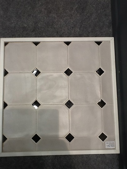 Carrelage octogonal blanc cabochon bleu