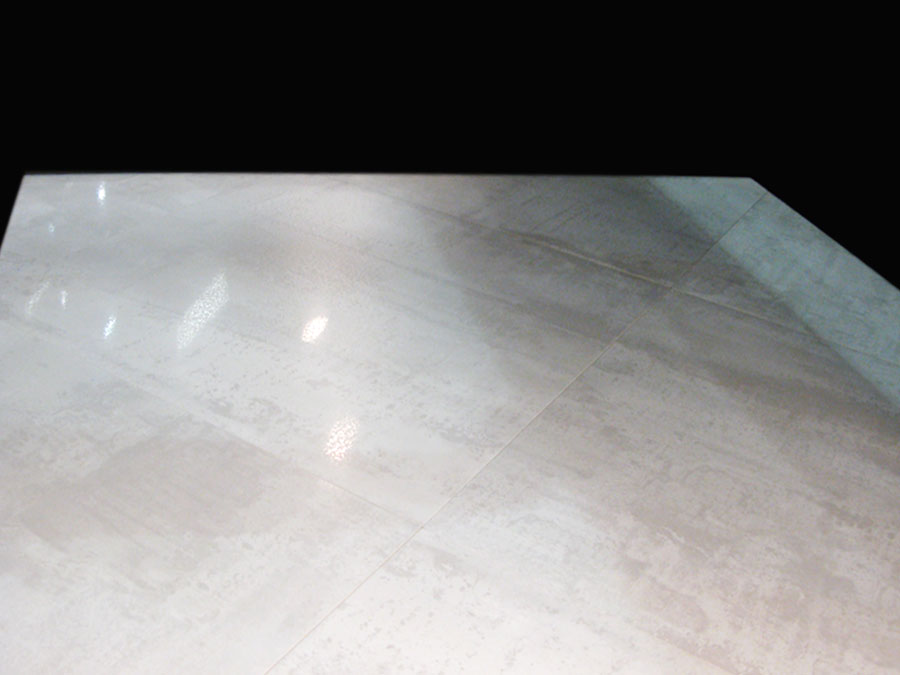 Carrelage aspect brillant