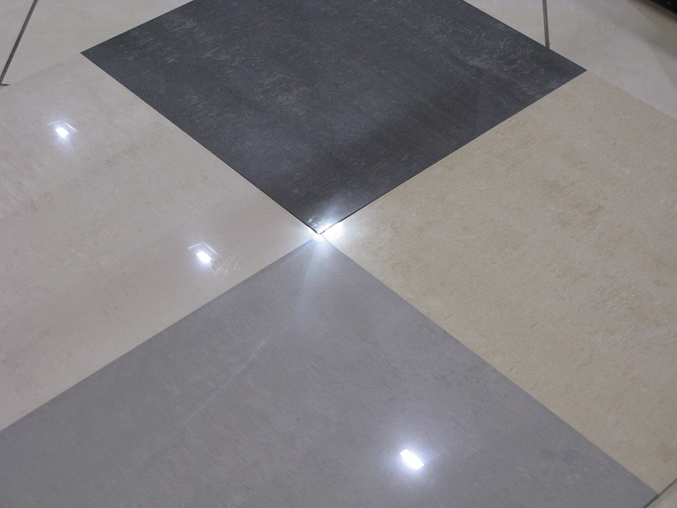 Carrelage blanc ou gris