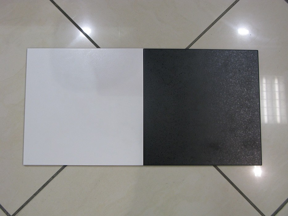 Carrelage de sol blanc brillant