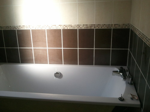 Joint carrelage autour baignoire