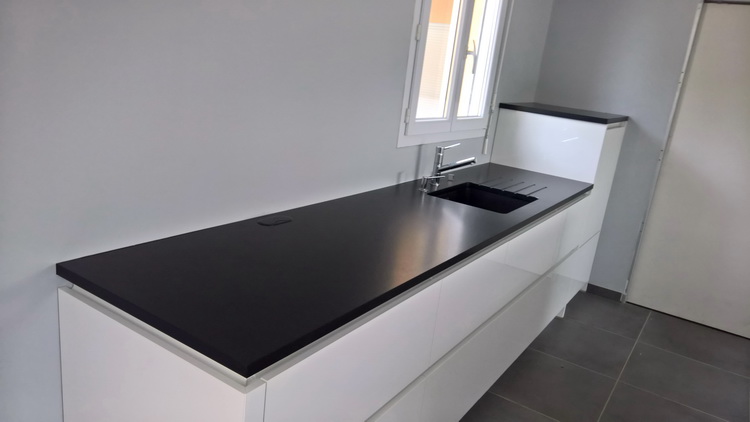 Plan de travail cuisine en granit noir