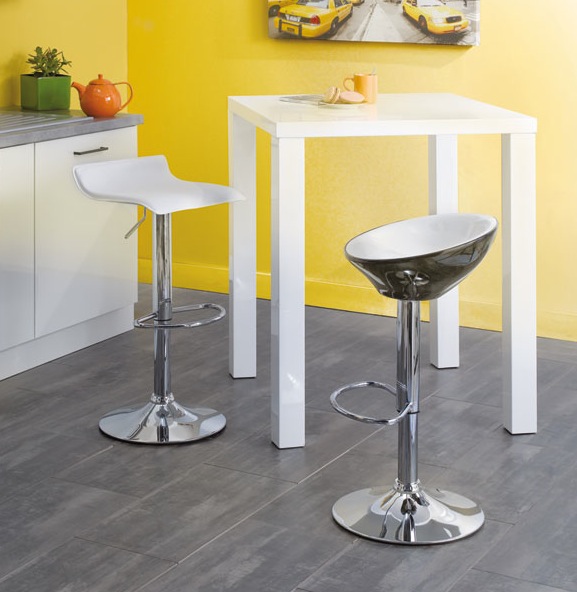 Table haute chez conforama