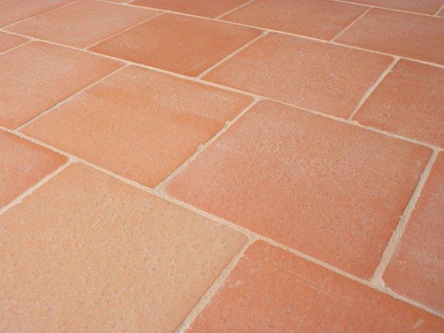 Carrelage ancien clair