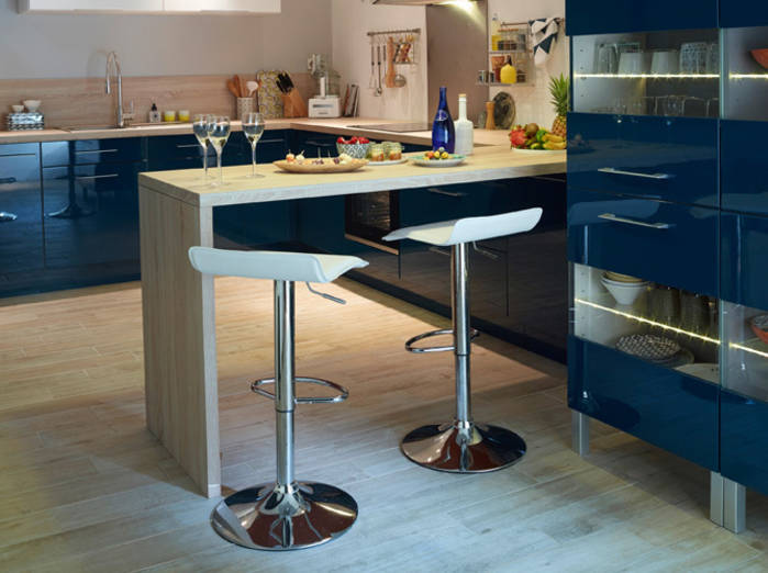 Photo cuisine avec table bar