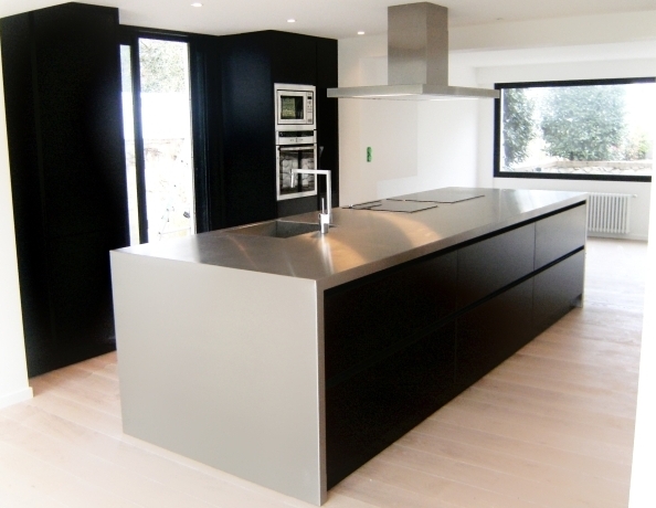 Cuisine avec plan de travail inox