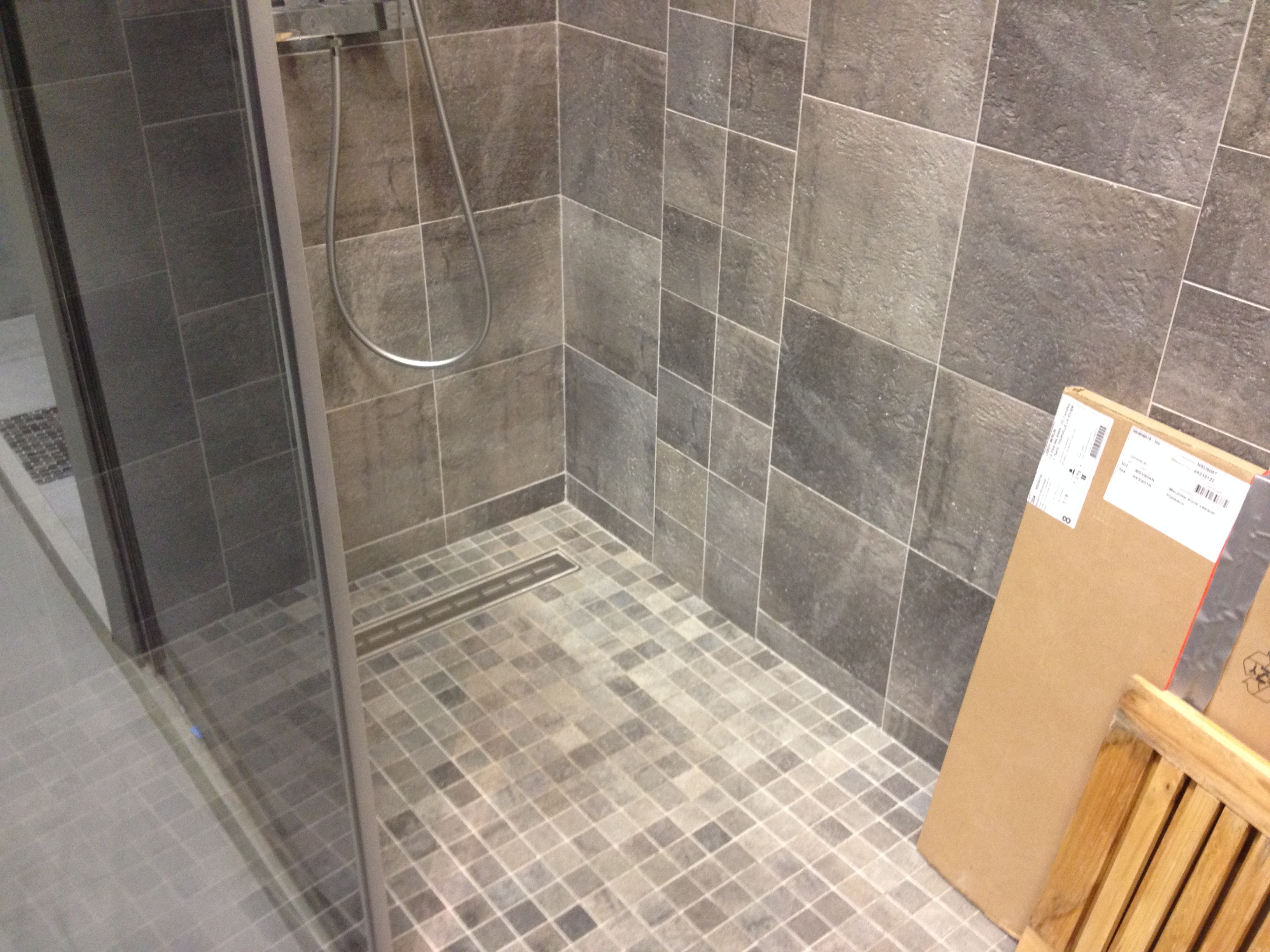 Pose carrelage mosaique douche italienne