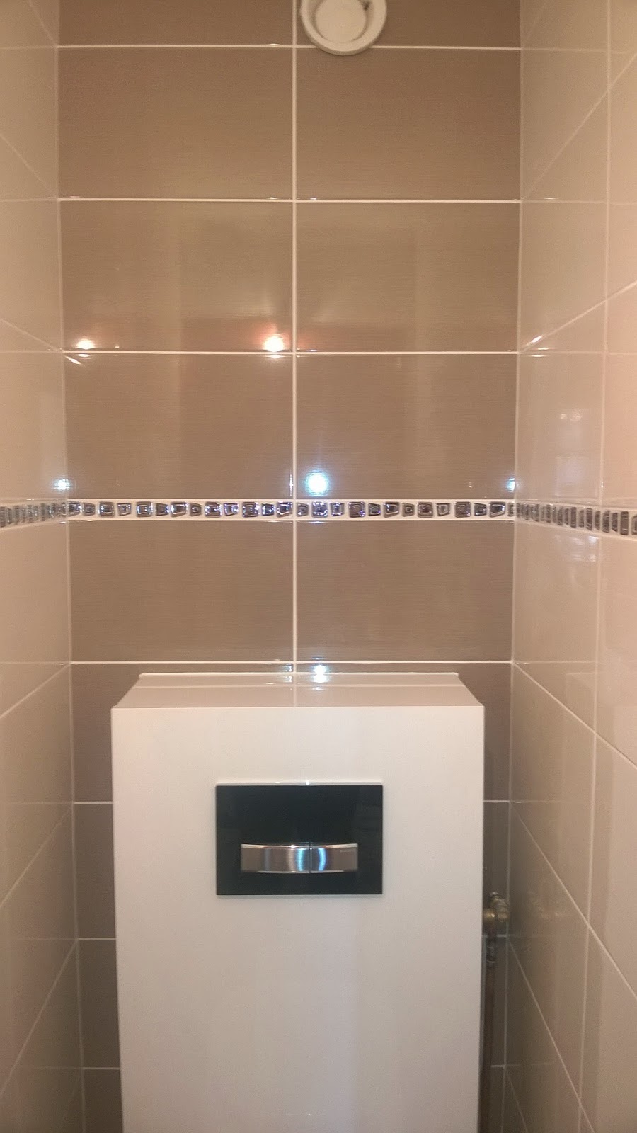 Carrelage blanc avec frise