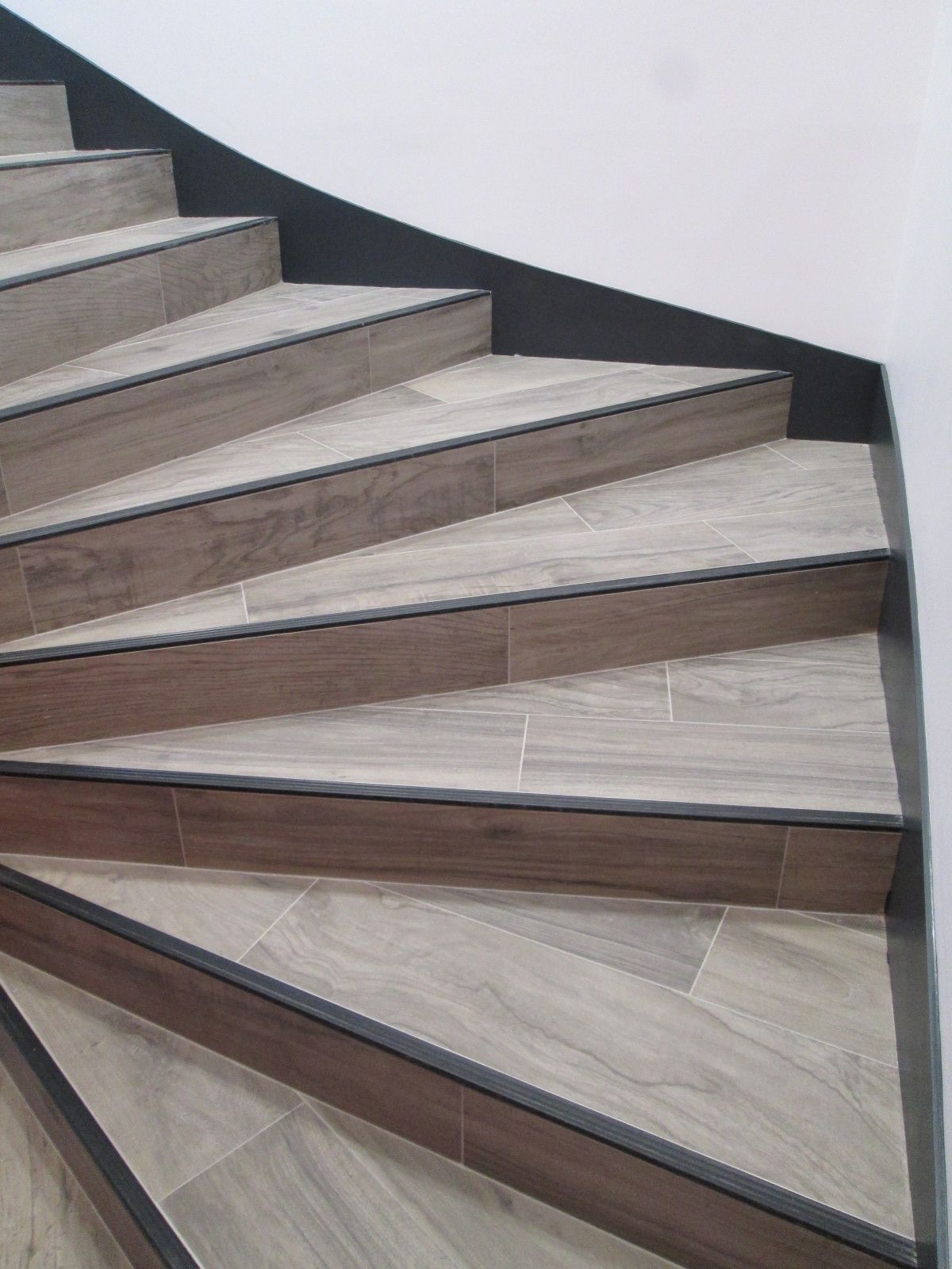 Carrelage nez de marche