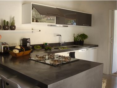 Cuisine blanche plan de travail beton