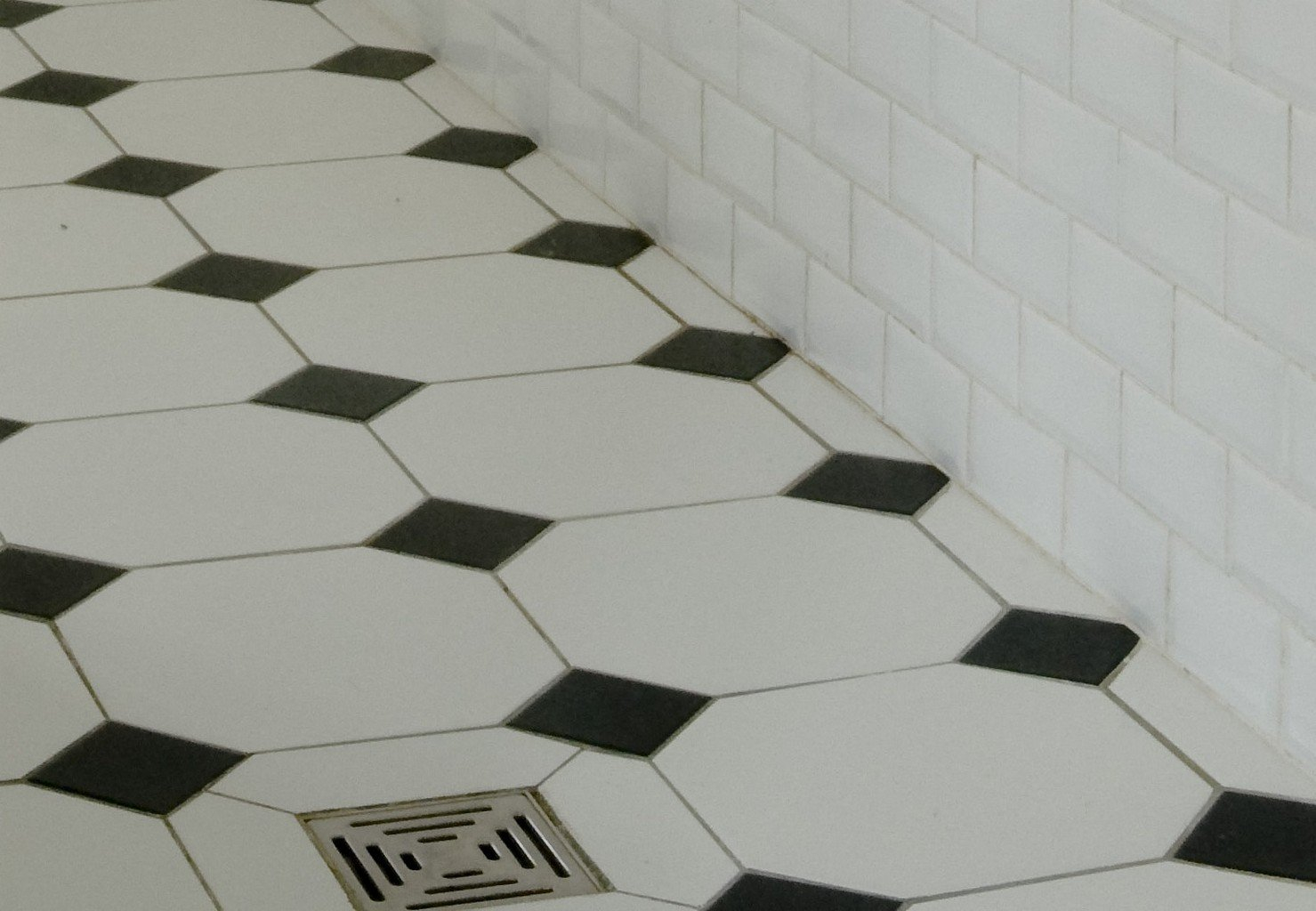 Carrelage ancien noir