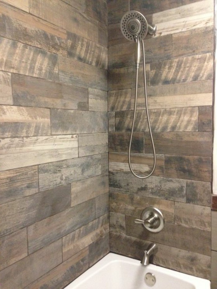 Carrelage imitation bois pour douche
