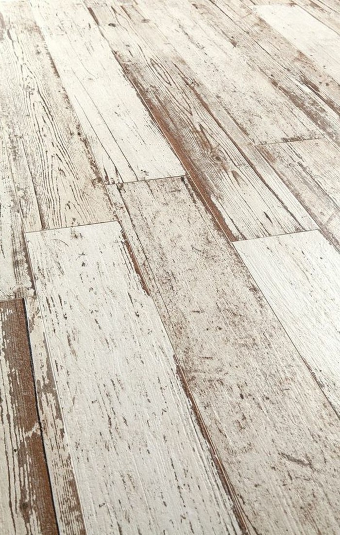 Carrelage blanc aspect bois